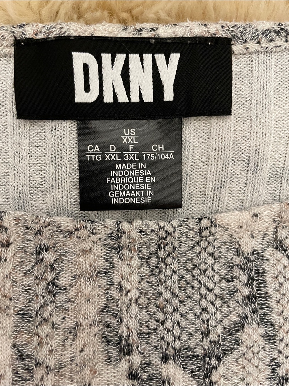 DKNY Snakeskin print short sleeve top with ruched sides and sleeves Size XL - Picture 7 of 9
